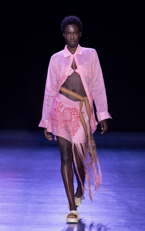 VIVIENNE TAM REVEALS THE ALLURE OF HAINAN IN SS25 COLLECTION